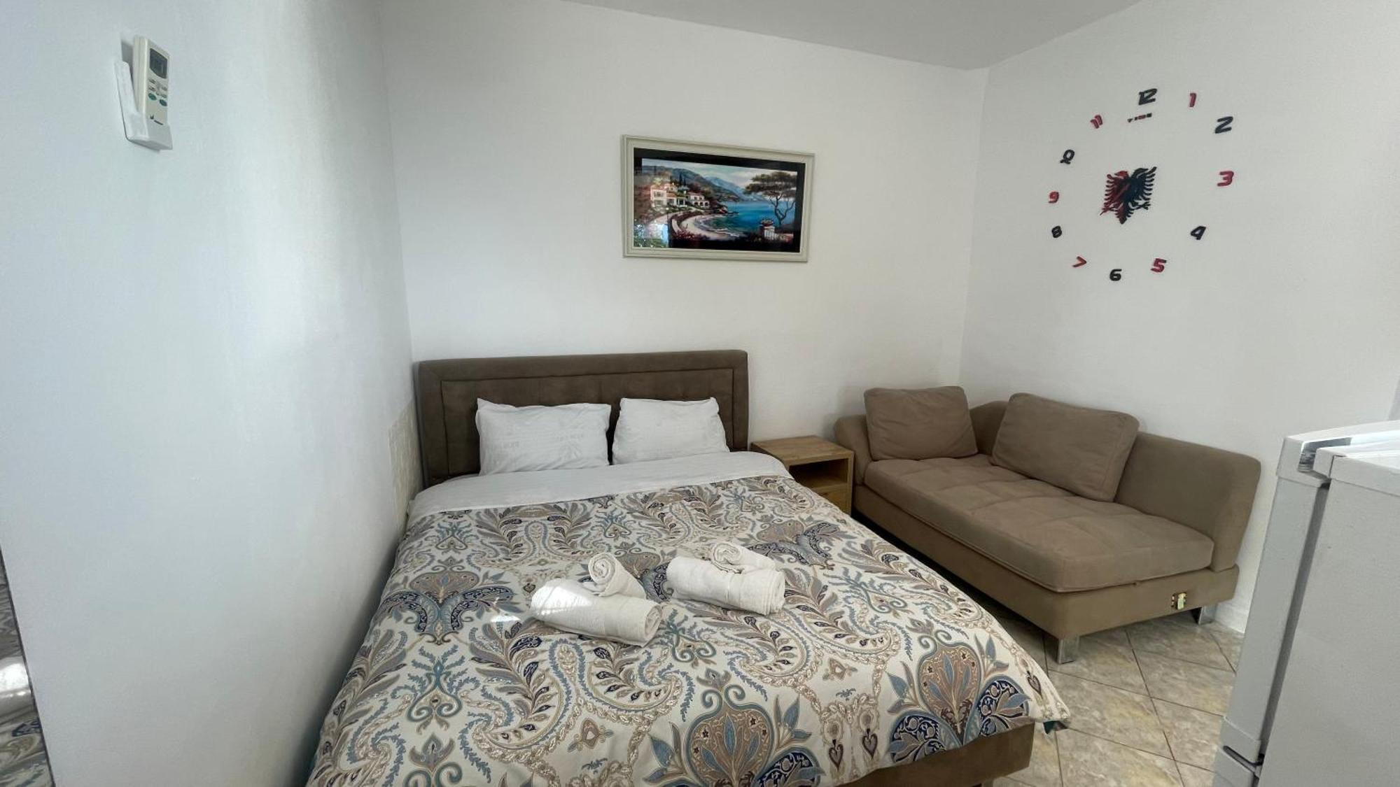 Tony Home Borsh Bagian luar foto