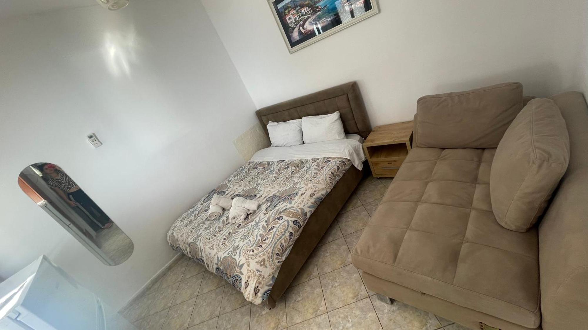 Tony Home Borsh Bagian luar foto